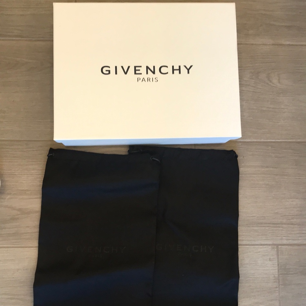 Givenchy Sneakers - Picture 7 of 7